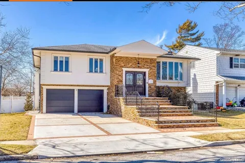 $1,199,000 | 2 Valley Greens Drive, Valley Stream, NY 11581