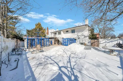 $1,350,000 | 2 Valley Greens Drive, Valley Stream, NY 11581