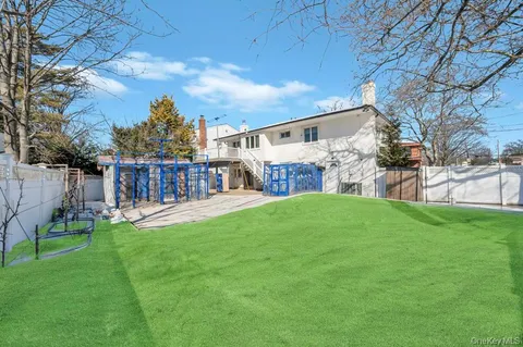 $1,350,000 | 2 Valley Greens Drive, Valley Stream, NY 11581