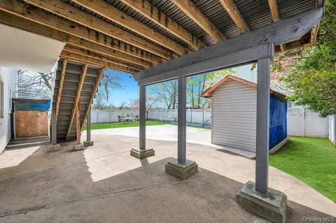 $1,290,000 | 2 Valley Greens Drive, Valley Stream, NY 11581