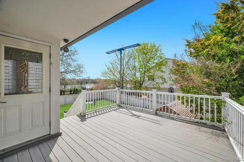 $1,290,000 | 2 Valley Greens Drive, Valley Stream, NY 11581