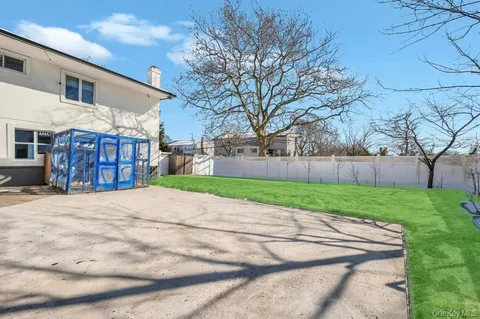 $1,350,000 | 2 Valley Greens Drive, Valley Stream, NY 11581