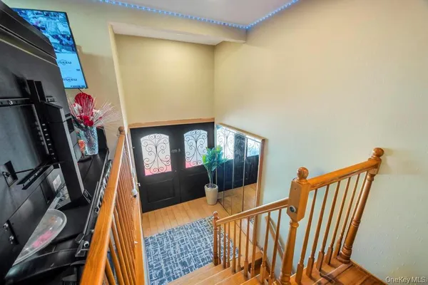 $1,290,000 | 2 Valley Greens Drive, Valley Stream, NY 11581