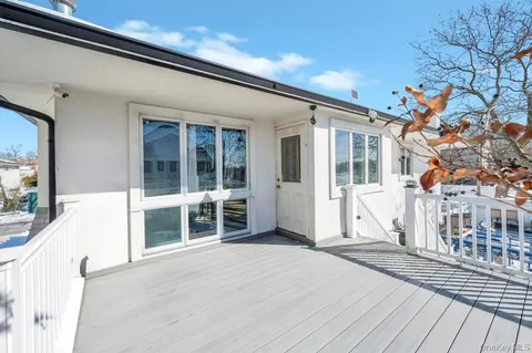 $1,199,000 | 2 Valley Greens Drive, Valley Stream, NY 11581