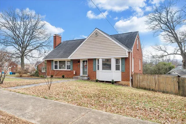 $269,900 | 2415 Oakland Boulevard Northwest, Roanoke, VA 24012