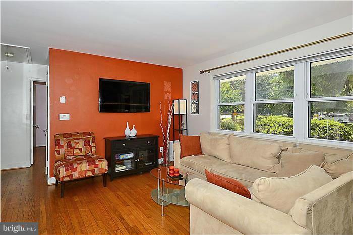 8409 Old Georgetown Road Bethesda, MD 20814 - Photo 2 of 30 Living Room