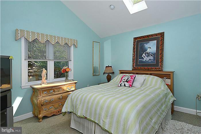 8409 Old Georgetown Road Bethesda, MD 20814 - Photo 22 of 30 Bedroom (Master)