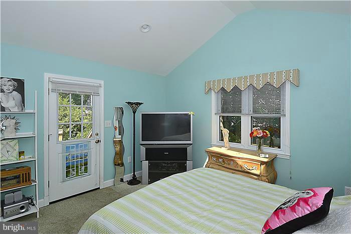 8409 Old Georgetown Road Bethesda, MD 20814 - Photo 23 of 30 Bedroom (Master)