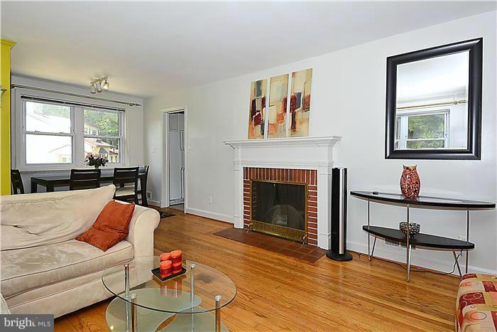 8409 Old Georgetown Road Bethesda, MD 20814 - Photo 4 of 30 Living Room