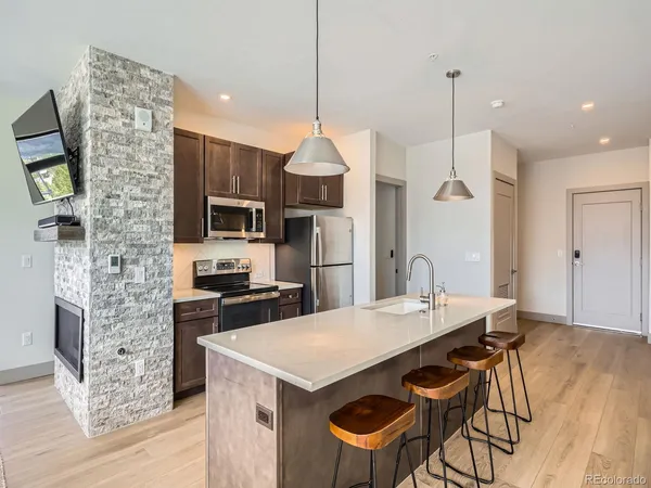 $949,000 | 75 West 4th Street, Unit 205W, Silverthorne, CO 80498
