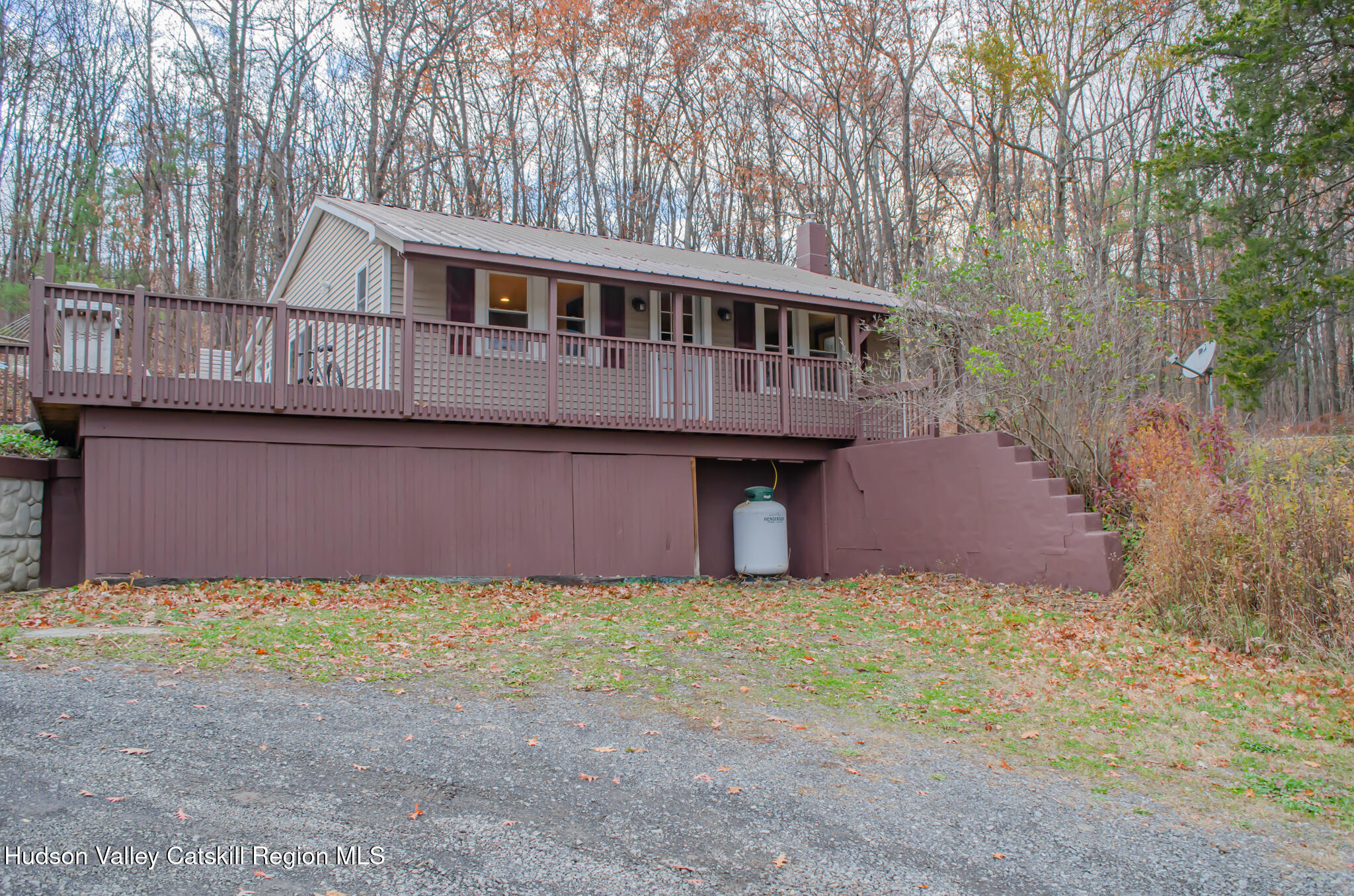 a view of an house with backyard and trees