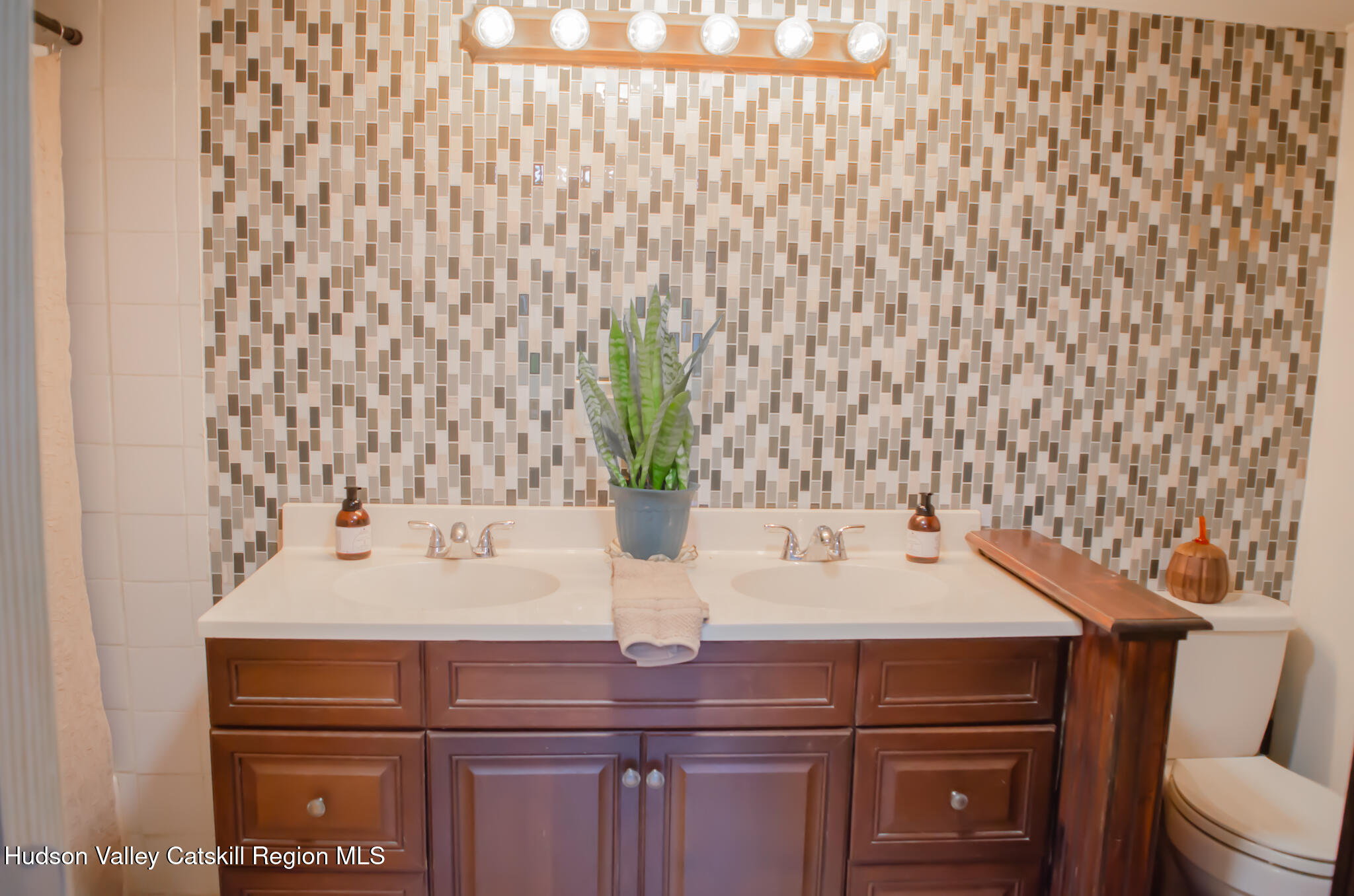 10037 Rte 9W Athens, NY 12414 - Photo 6 of 25 DSC_5421