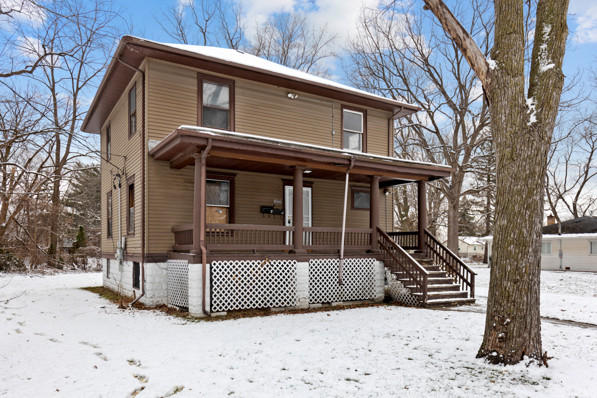 16746 Lincoln Street Hazel Crest, IL 60429 - Photo 2 of 20 a front view of a house with a yard