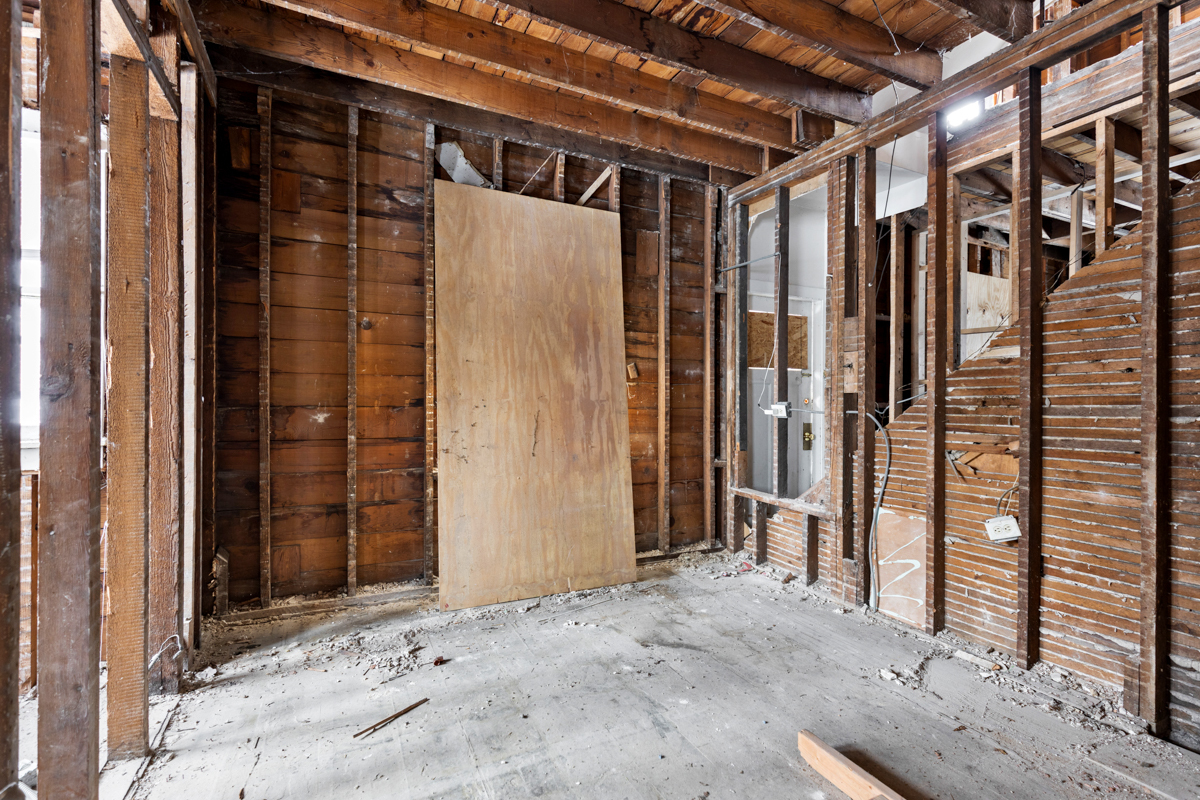 16746 Lincoln Street Hazel Crest, IL 60429 - Photo 7 of 20 a view of the entrance door of the house