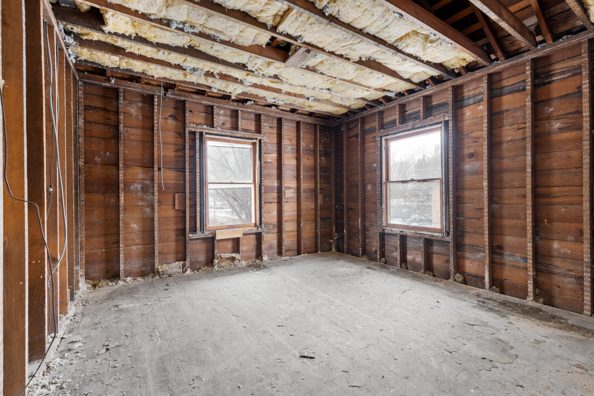 16746 Lincoln Street Hazel Crest, IL 60429 - Photo 10 of 20 a view of an empty room with a window