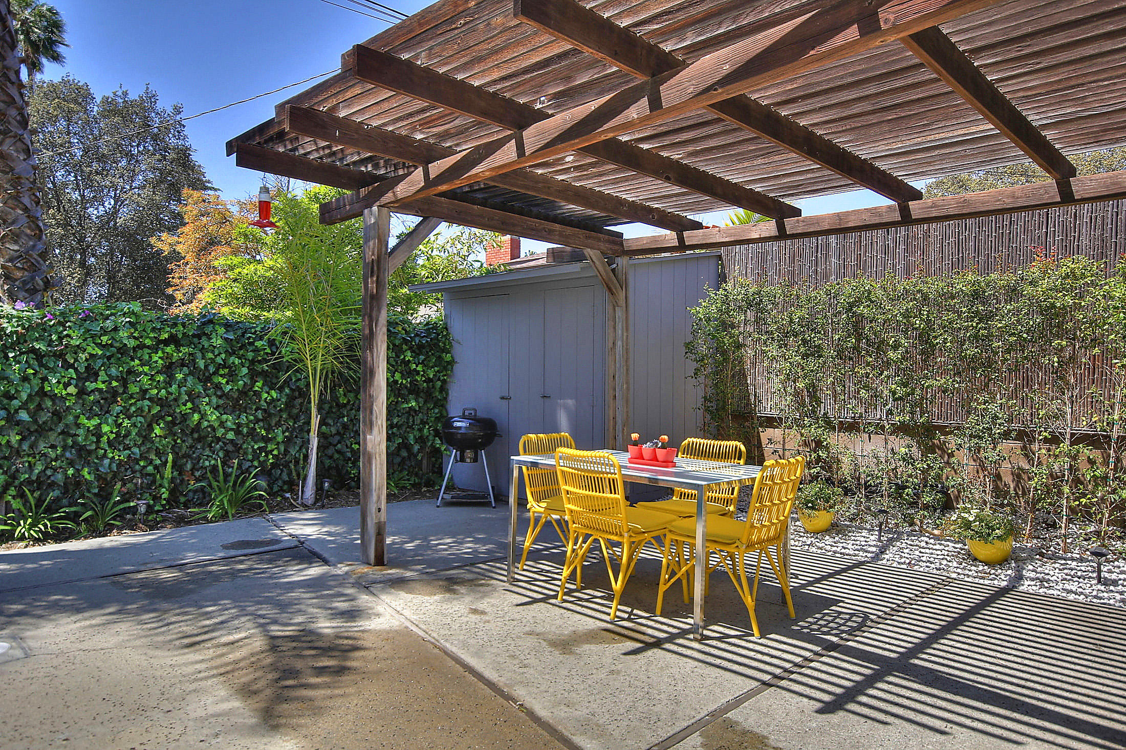 345 North Ontare Road Santa Barbara, CA 93105 - Photo 28 of 31 Outdoor dining area in backyard