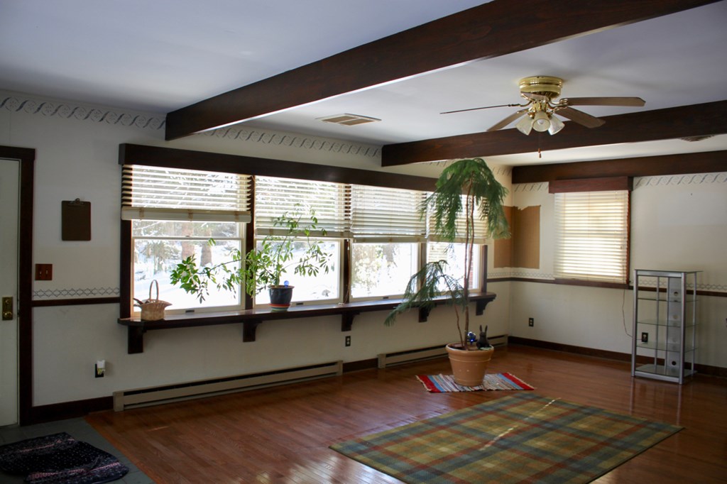 657 Forest Lane Franklin, PA 16323 - Photo 7 of 15 a room with window
