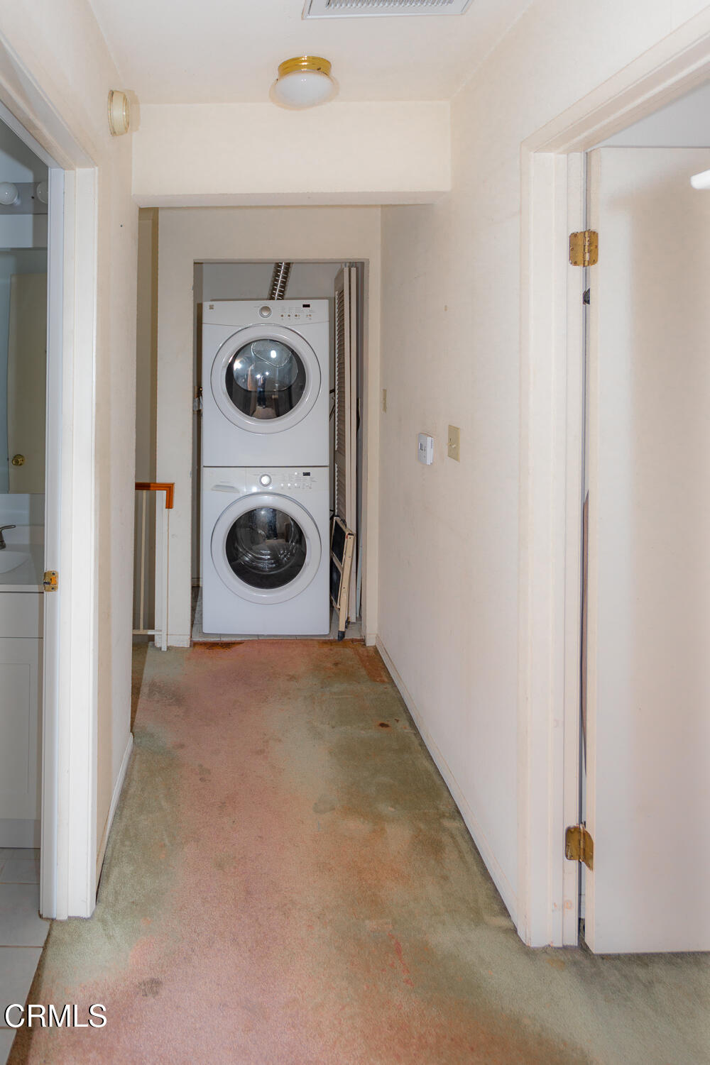 10433 Plainview Avenue, Unit 4 Tujunga, CA 91042 - Photo 21 of 27 a view of a livingroom with washer and dryer