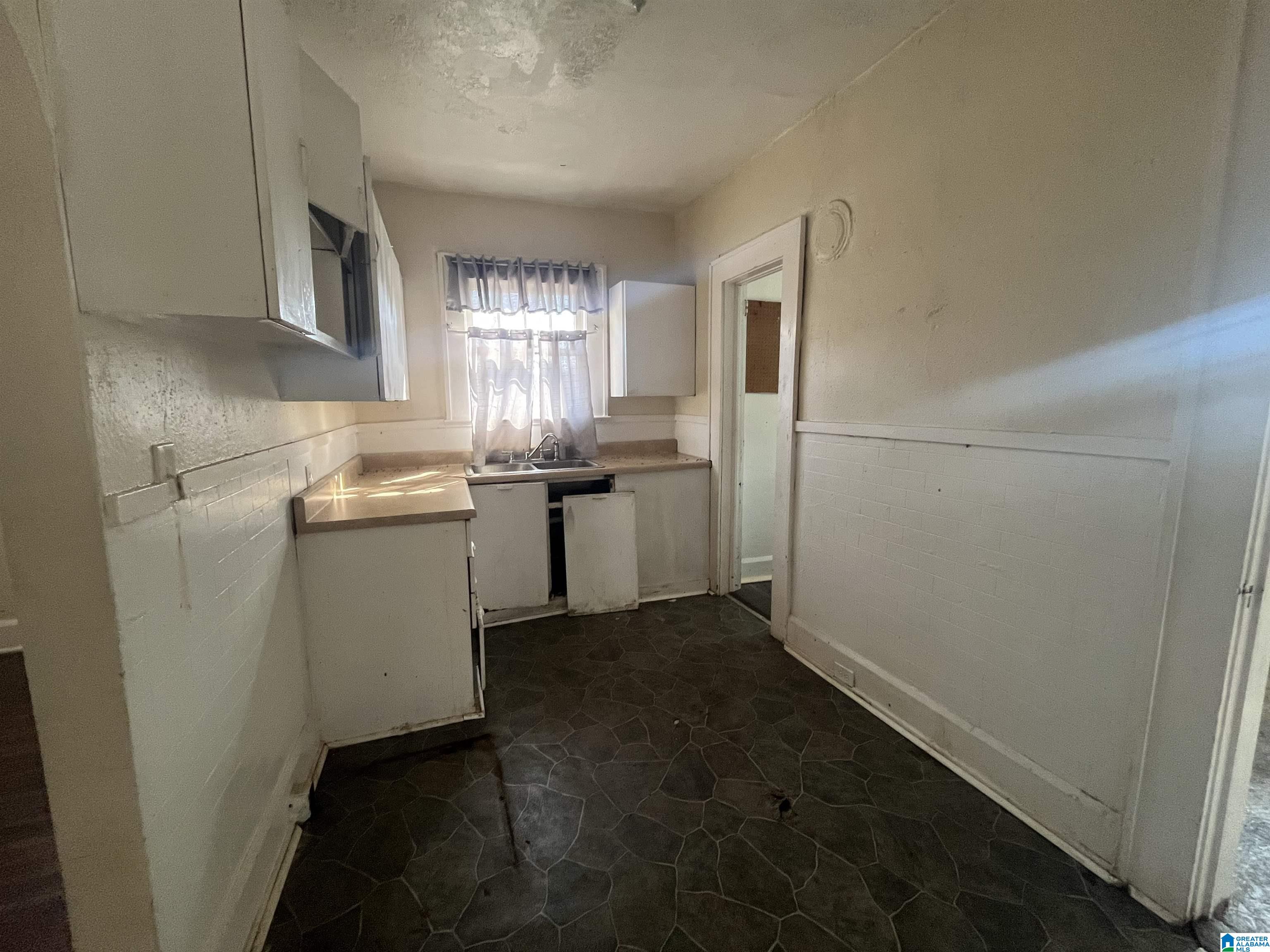 1432 19th Place Southwest Birmingham, AL 35211 - Photo 7 of 13
