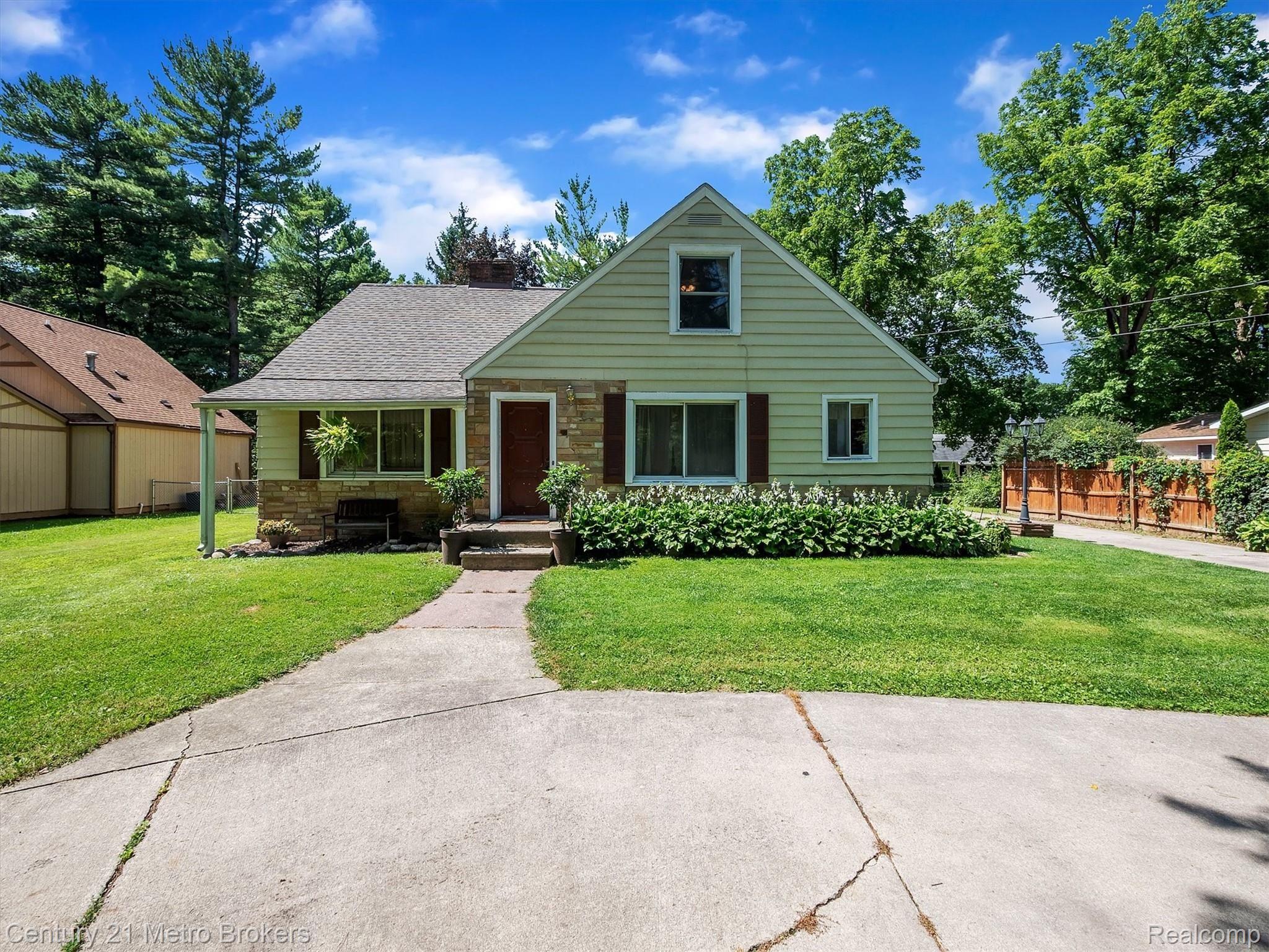 4421 North Center Road Flint, MI 48506 - Photo 3 of 39 03-4421 North Center-Windowstill Real Estate Photography-3.jpg