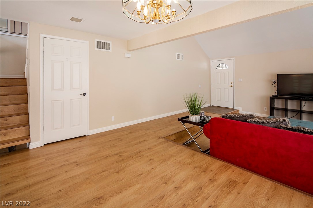 4801 Summerhill Road Las Vegas, NV 89121 - Photo 6 of 28 Gallery Image 6