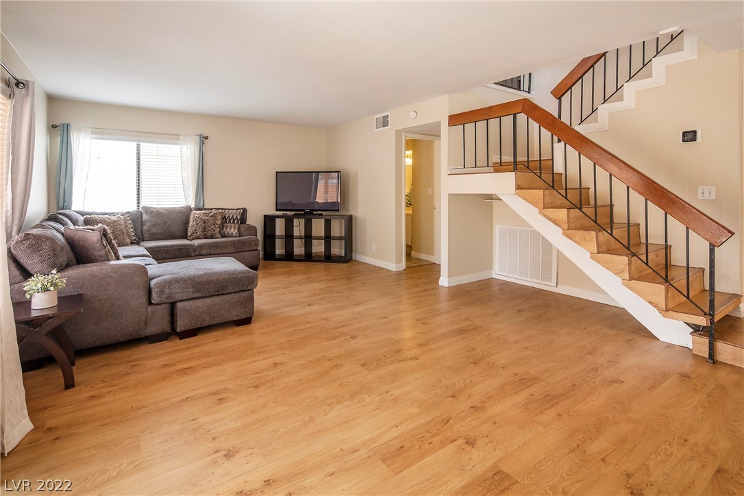 4801 Summerhill Road Las Vegas, NV 89121 - Photo 7 of 28 Gallery Image 7