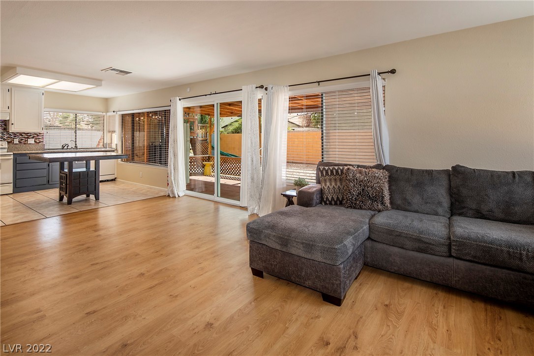 4801 Summerhill Road Las Vegas, NV 89121 - Photo 8 of 28 Gallery Image 8