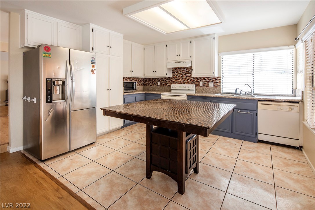 4801 Summerhill Road Las Vegas, NV 89121 - Photo 9 of 28 Gallery Image 9
