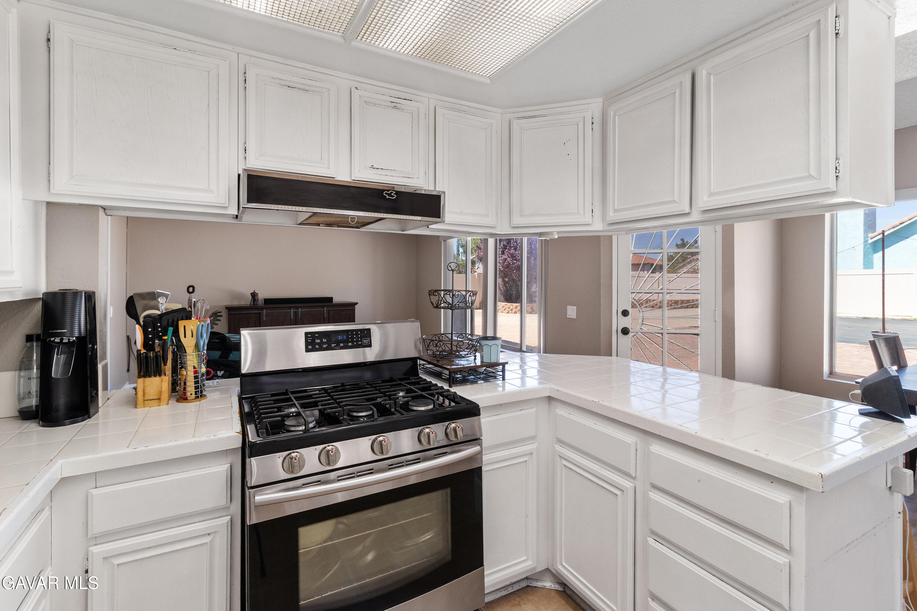 2123 East Ave R12 Palmdale, CA 93550 - Photo 13 of 34 Kitchen-4