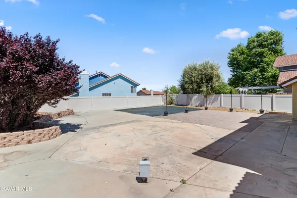 a view of a backyard of the house