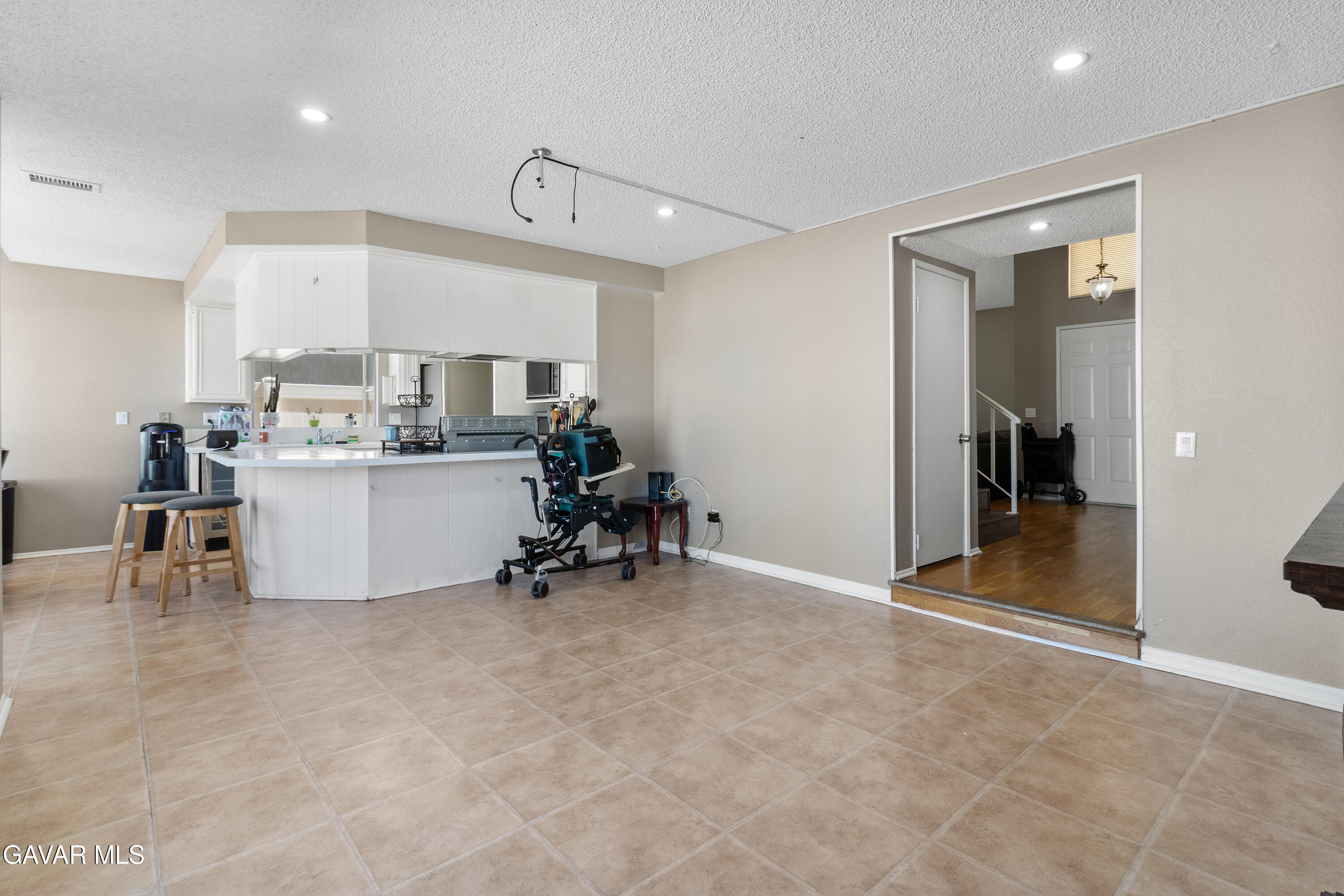 2123 East Ave R12 Palmdale, CA 93550 - Photo 8 of 34 Family room-3