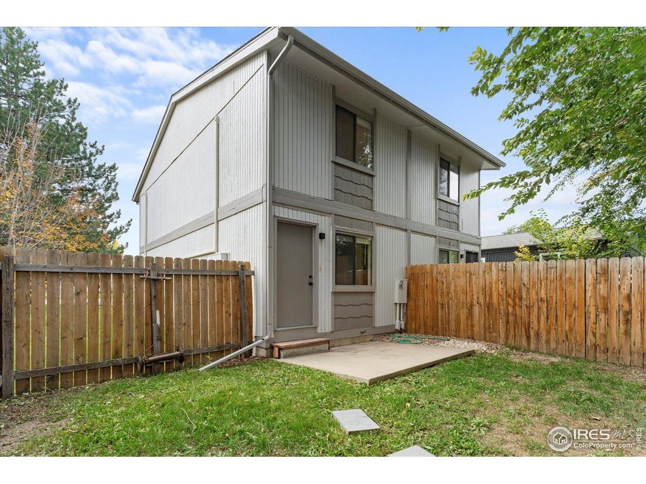 1200 Pomona Street, Unit Q & R Fort Collins, CO 80521 - Photo 26 of 32 a view of backyard with potted plants and wooden fence