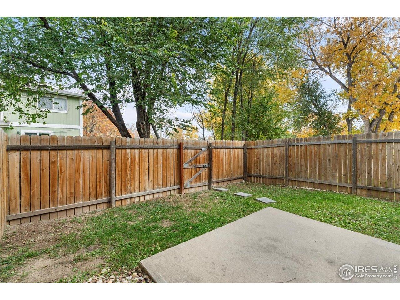 1200 Pomona Street, Unit Q & R Fort Collins, CO 80521 - Photo 27 of 32 a backyard of a house with lots of green space