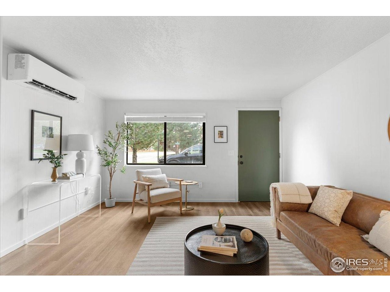 1200 Pomona Street, Unit Q & R Fort Collins, CO 80521 - Photo 7 of 32 a living room with furniture and a large window