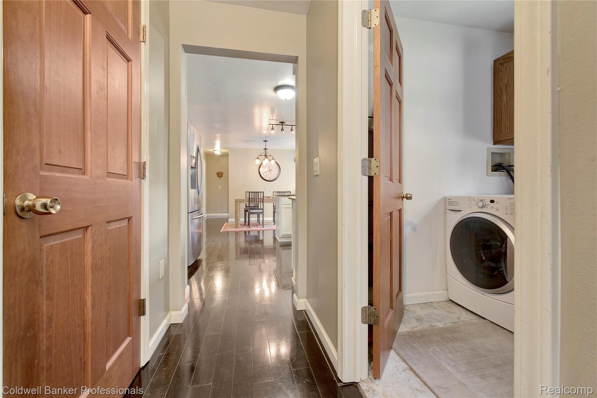 3594 Hazelton Avenue Rochester, MI 48307 - Photo 11 of 33 Main floor laundry!