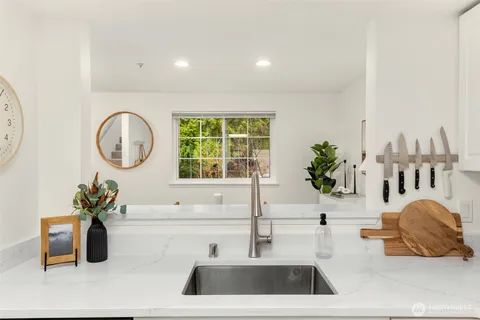 $399,998 | 23303 Cedar Way, Unit T202, Mountlake Terrace, WA 98043