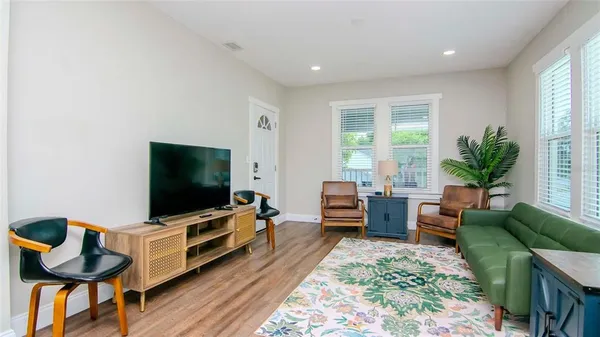 $995,000 | 213 West Warren Avenue, Tampa, FL 33602