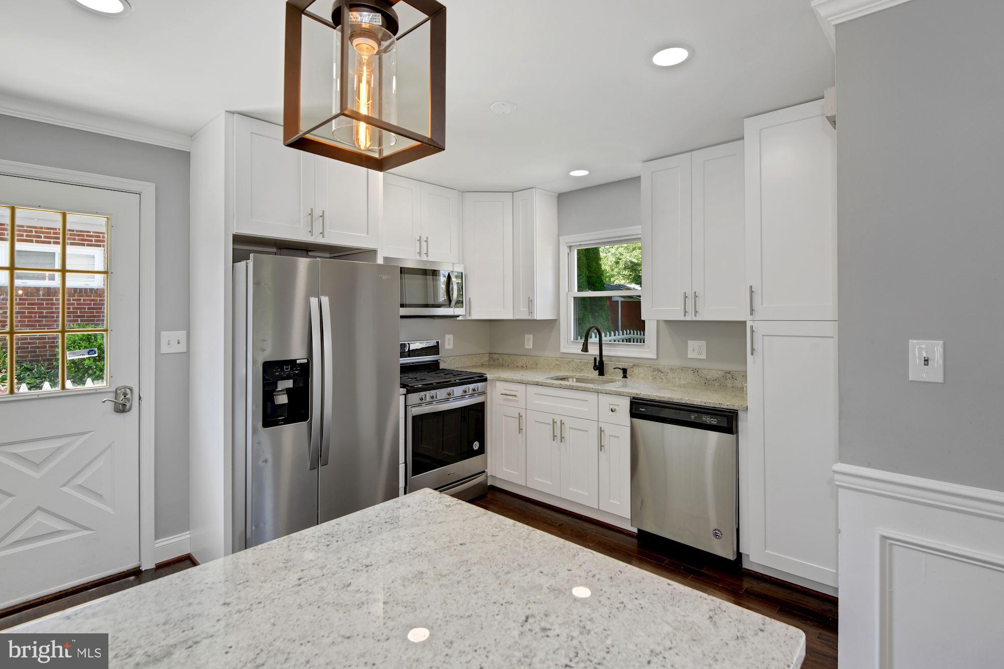 5919 Charnwood Road Baltimore, MD 21228 - Photo 4 of 33