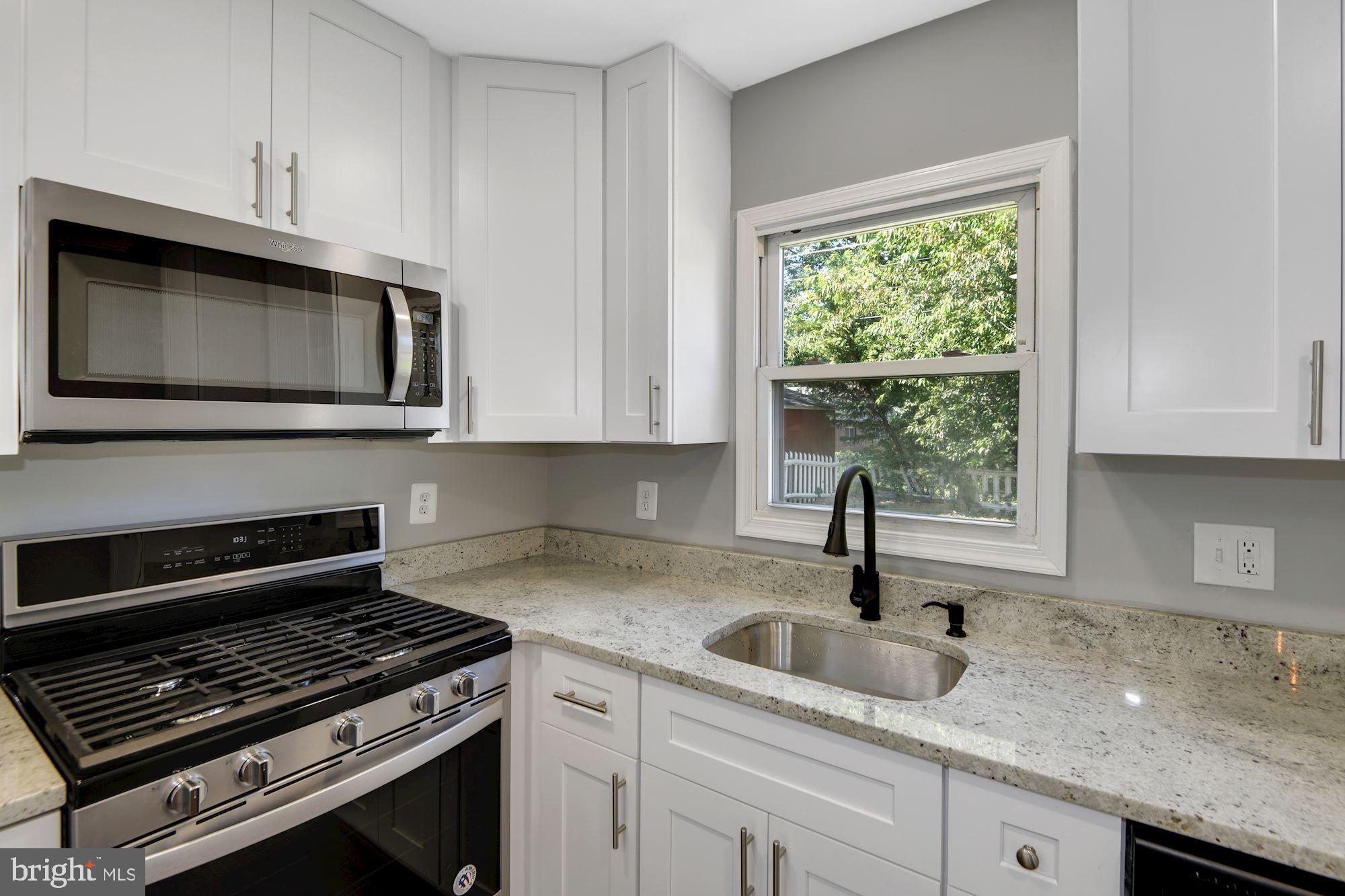 5919 Charnwood Road Baltimore, MD 21228 - Photo 5 of 33