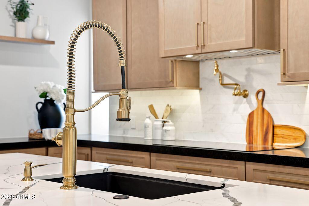 1955 East Greenway Road Phoenix, AZ 85022 - Photo 6 of 38 Stunning Kitchen