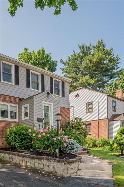 10 Richards Road Weymouth, MA 02189 - Photo 3 of 40