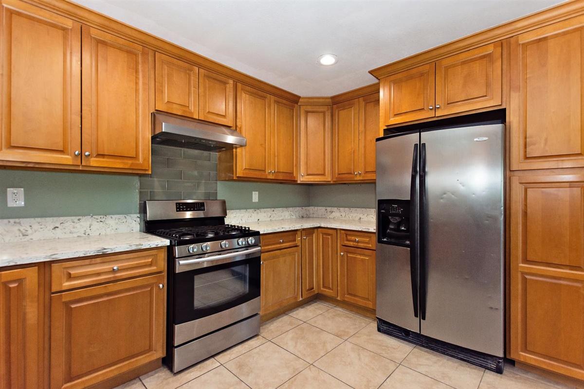 1125 East Racquet Club Road Palm Springs, CA 92262 - Photo 12 of 29 08-Kitchen