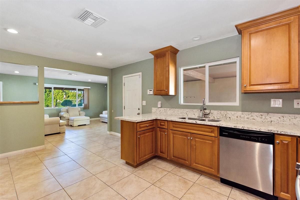 1125 East Racquet Club Road Palm Springs, CA 92262 - Photo 13 of 29 09-Kitchen