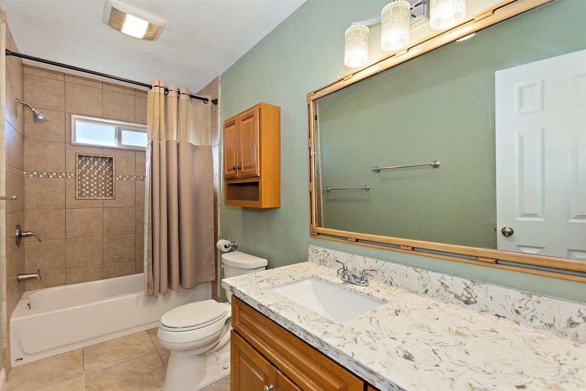 1125 East Racquet Club Road Palm Springs, CA 92262 - Photo 15 of 29 11-Bathroom