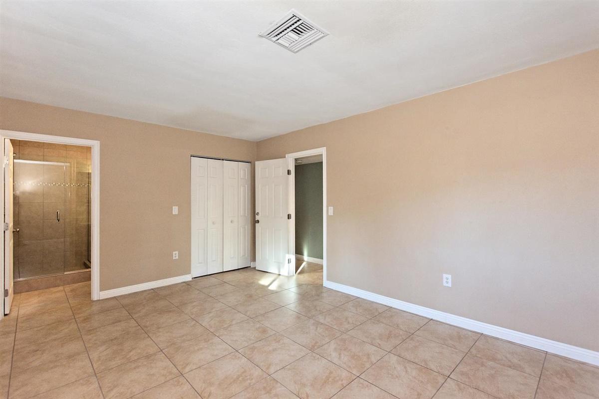 1125 East Racquet Club Road Palm Springs, CA 92262 - Photo 19 of 29 16-Master Bedroom