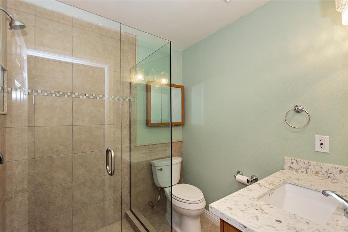 1125 East Racquet Club Road Palm Springs, CA 92262 - Photo 20 of 29 17-Master Bathroom