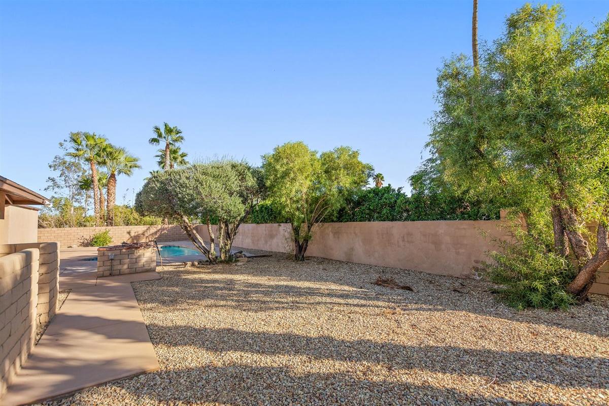 1125 East Racquet Club Road Palm Springs, CA 92262 - Photo 25 of 29 23-Back