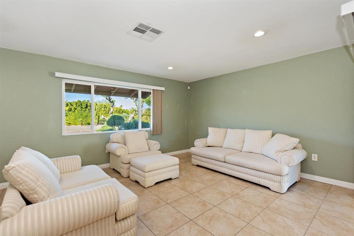 1125 East Racquet Club Road Palm Springs, CA 92262 - Photo 7 of 29 03-Living Room