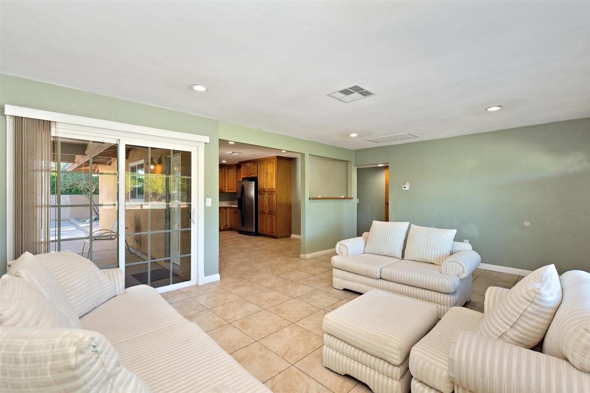 1125 East Racquet Club Road Palm Springs, CA 92262 - Photo 8 of 29 04-Living Room