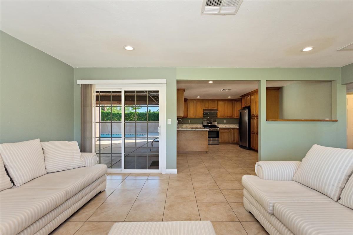1125 East Racquet Club Road Palm Springs, CA 92262 - Photo 9 of 29 05-Living Room